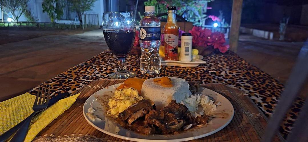Jungle Breeze Home Stay Kasane Extérieur photo